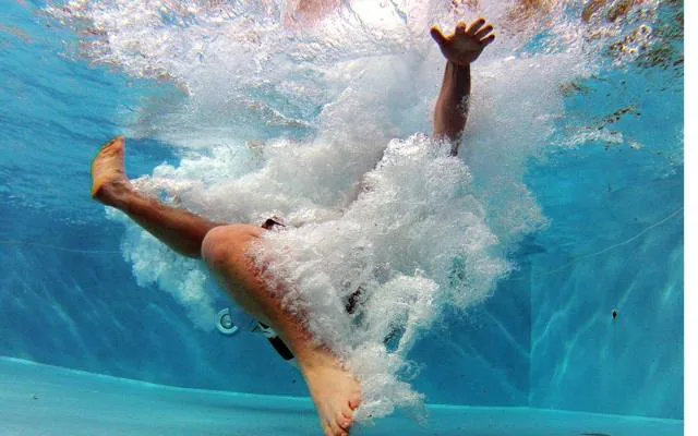 Grünes Poolwasser: Die 5 häufigsten Ursachen