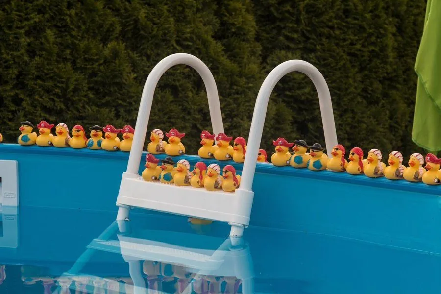 Einfaches Stahlwandbecken im Kleingarten